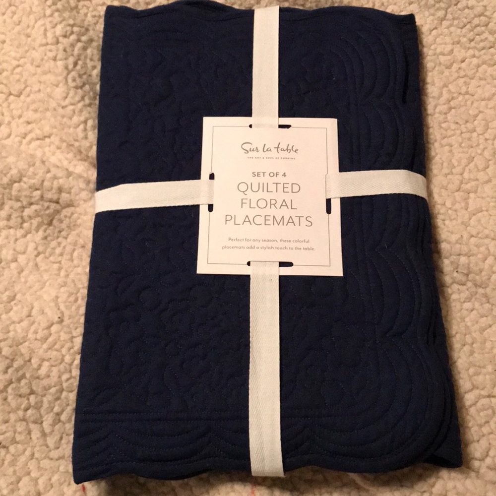 NWT Sur La Table Quilted Floral Placemats (4)